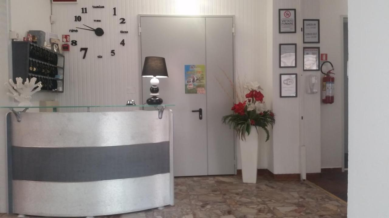 Hotel Manolita Rimini Dış mekan fotoğraf